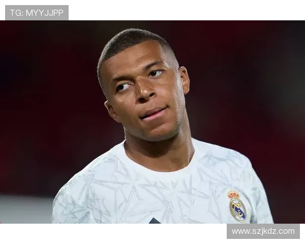 姆巴佩能否胜任中锋位置:终结效率与战术角色的适配分析 姆巴佩能否胜任中锋位置:终结效率与战术角色的适配分析