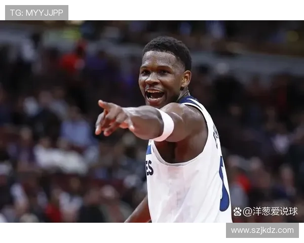 爱德华兹无球跑动制造错位，拉开森林狼外线空间